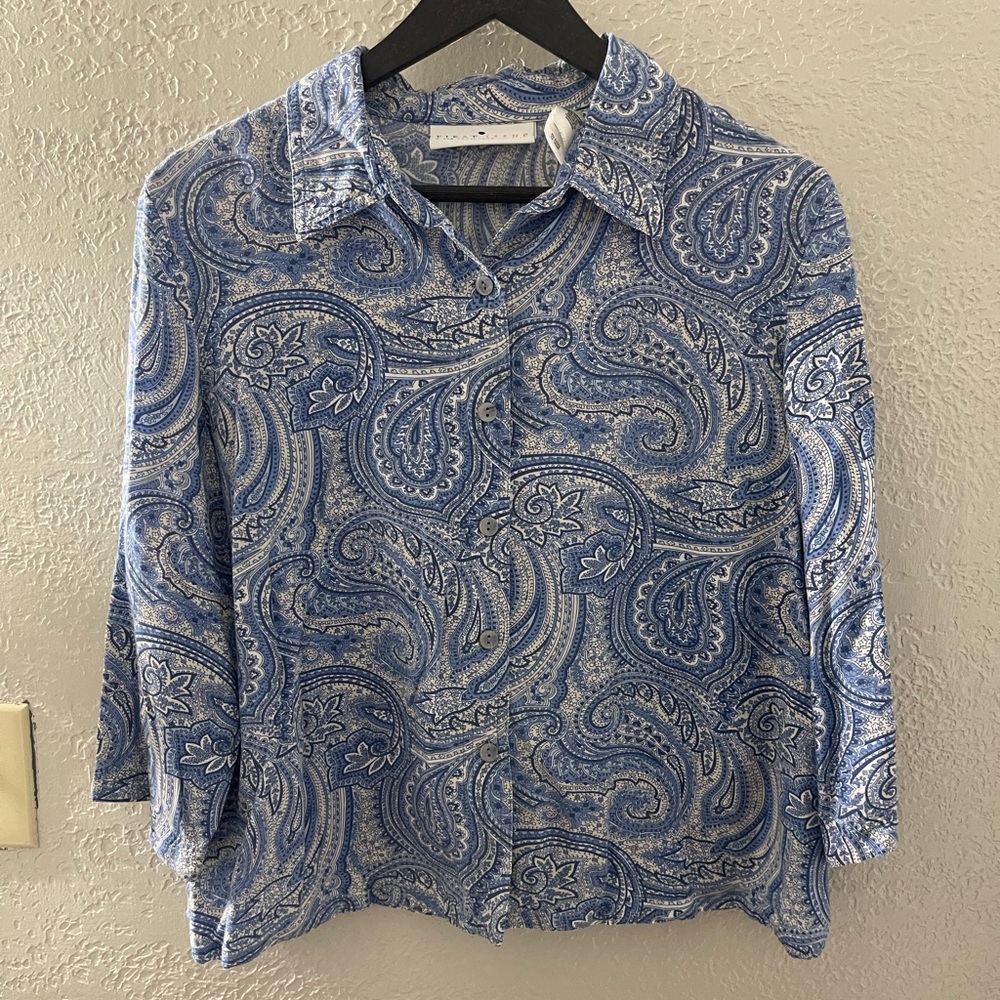 First Issue by Liz‎ Claiborne & Co. Blue Paisley Women's Top Size Large